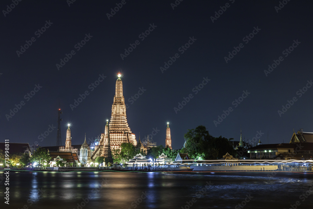 Wat Arun ( Temple of Dawn ) at night