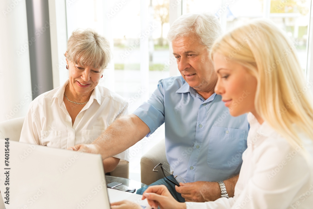 Obraz premium Selling insurance