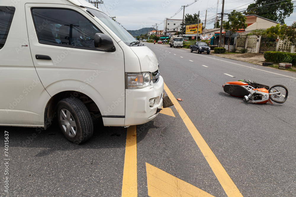 PHUKET, THAILAND - NOVEMBER 3 : Van accident on the road and cra