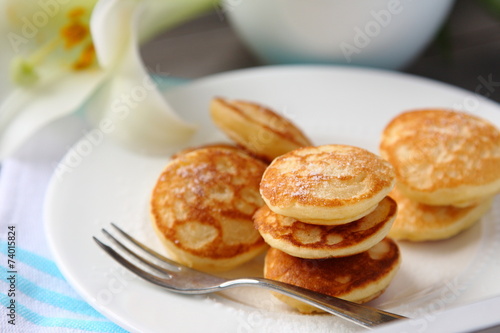 Obraz na płótnie Dutch mini pancakes called poffertjes