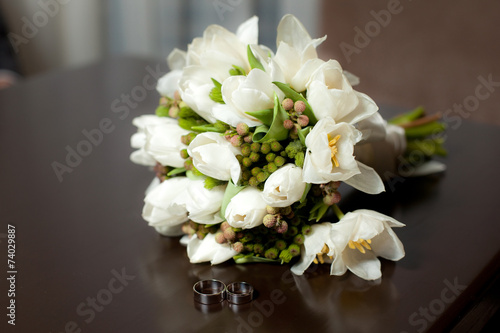 Tulip wedding bouquet with rings on table