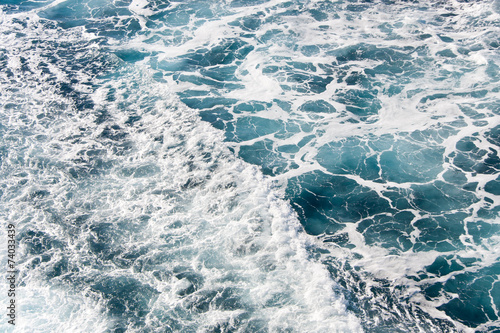 Acqua blu del mar Mediterraneo photo
