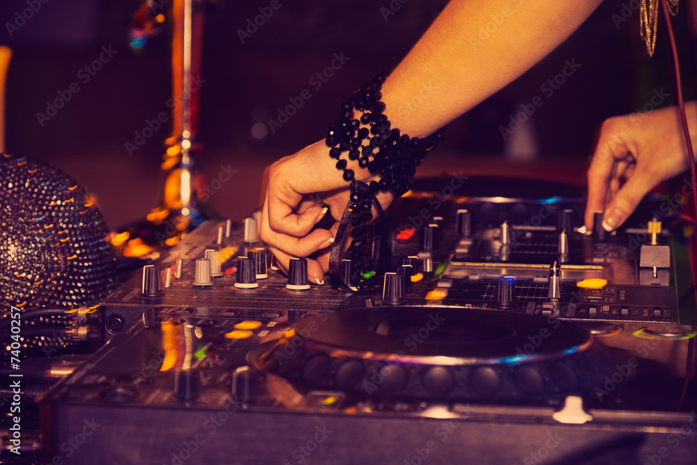 DJ