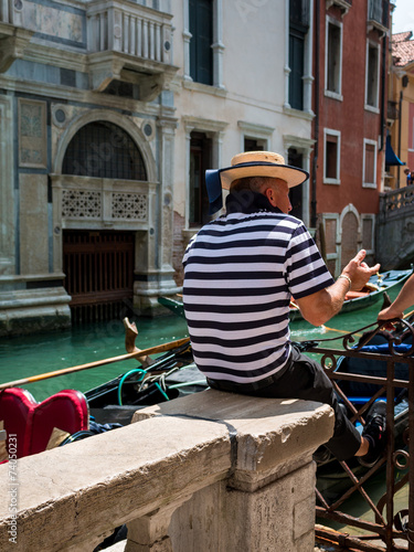 Gondolier canotier marin à Venise