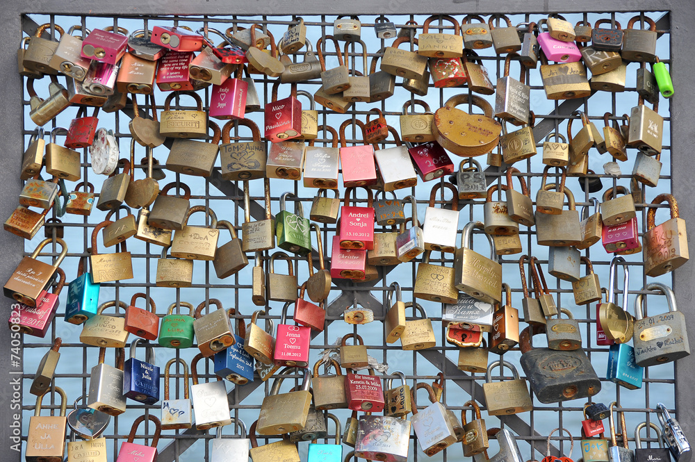 lock-heart on a lattice bridge