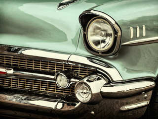 Leinwandbilder Oldtimer Retro-Frontansicht eines klassischen Wagens  © Martin Bergsma