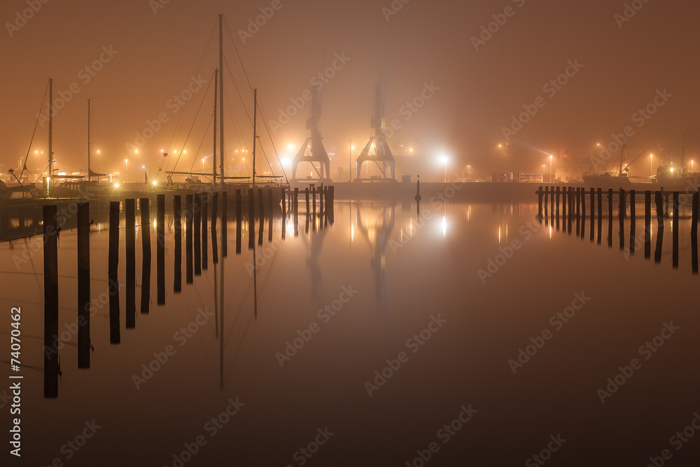 Rostocker Stadthafen im Nebel