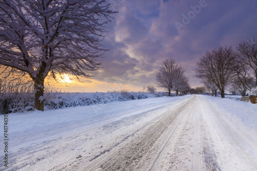 Snow covered lane in Oxfordshire © allouphoto