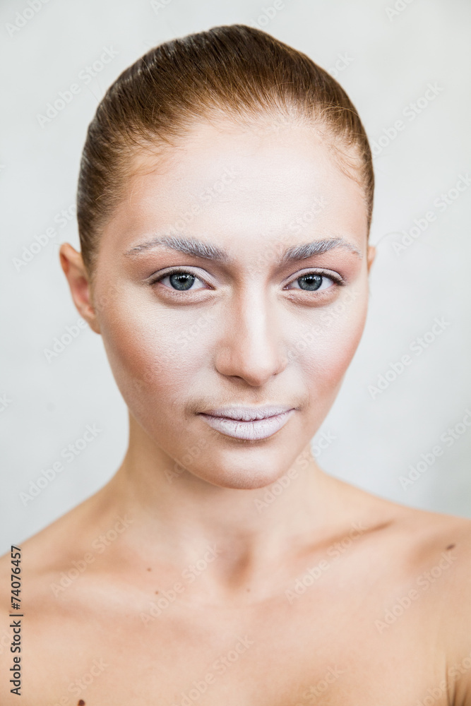 Neat young skin and big lips, stylish hairstyles Neat young skin and big lips, stylish hairstyles