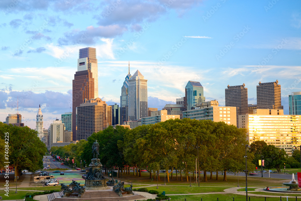 Fototapeta premium Philadelphia skyline at sunset, Pennsylvania, USA