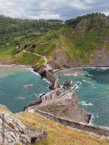 Obraz na płótnie Gaztelugatxe Isthmus w salonie