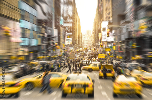Fotótapéta Taxi cabs and melting pot people in New York City