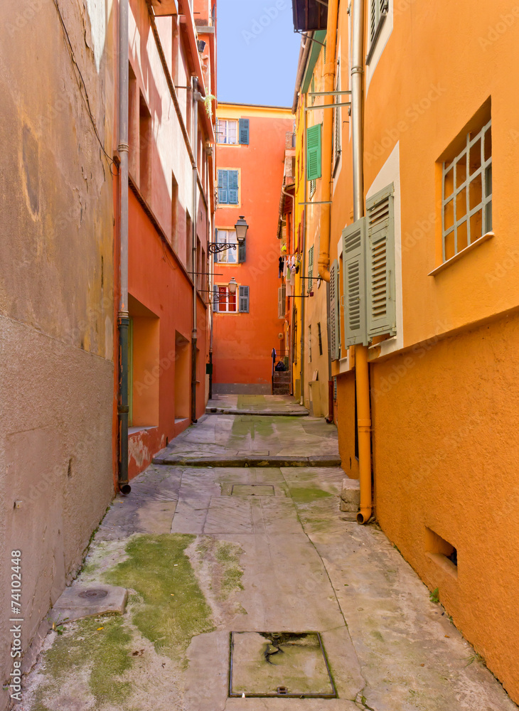 Obraz premium Courtyard among Classic Mediterranean Buildings in Nice, France