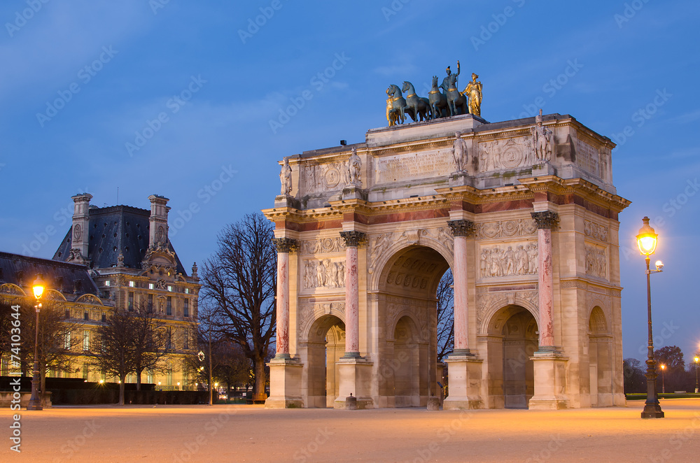 Paris (France). Arc de Triomphe du Carrousel in the sunrise