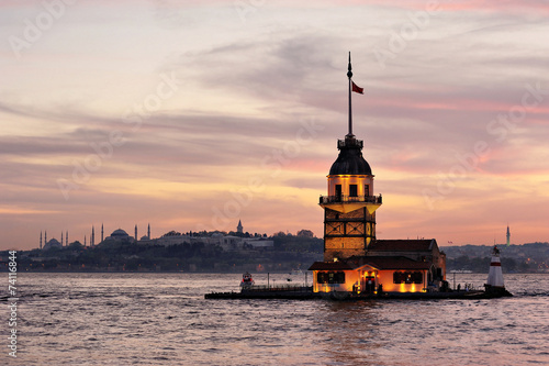 Maiden's Tower in golden hours. Kızkulesi'nde gün batımı