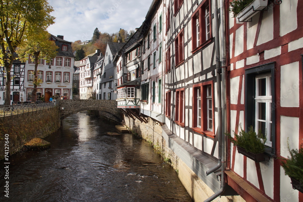Naklejka premium Monschau Fachwerk an der Rur