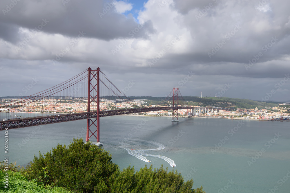 Vista panoramica para Lisboa e Rio Tejo