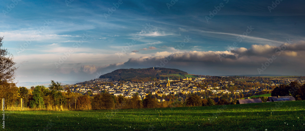 Fototapeta premium Annaberg Buchholz mit Pöhlberg