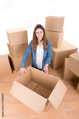 Girl with boxes © Luis Louro