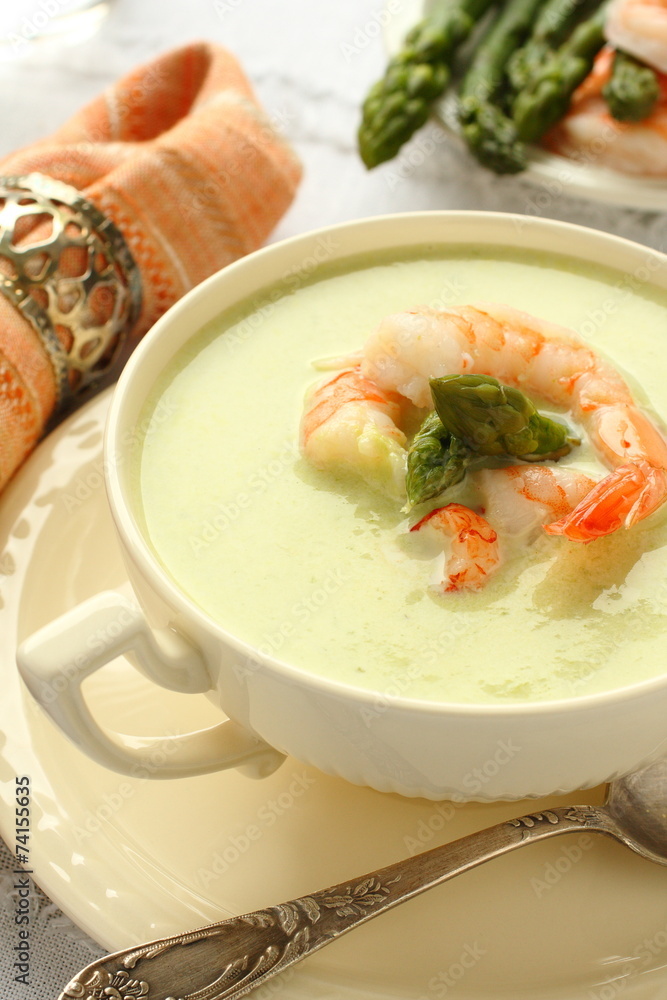 Delicious cream soup with asparagus and shrimp Delicious cream soup with asparagus and shrimp