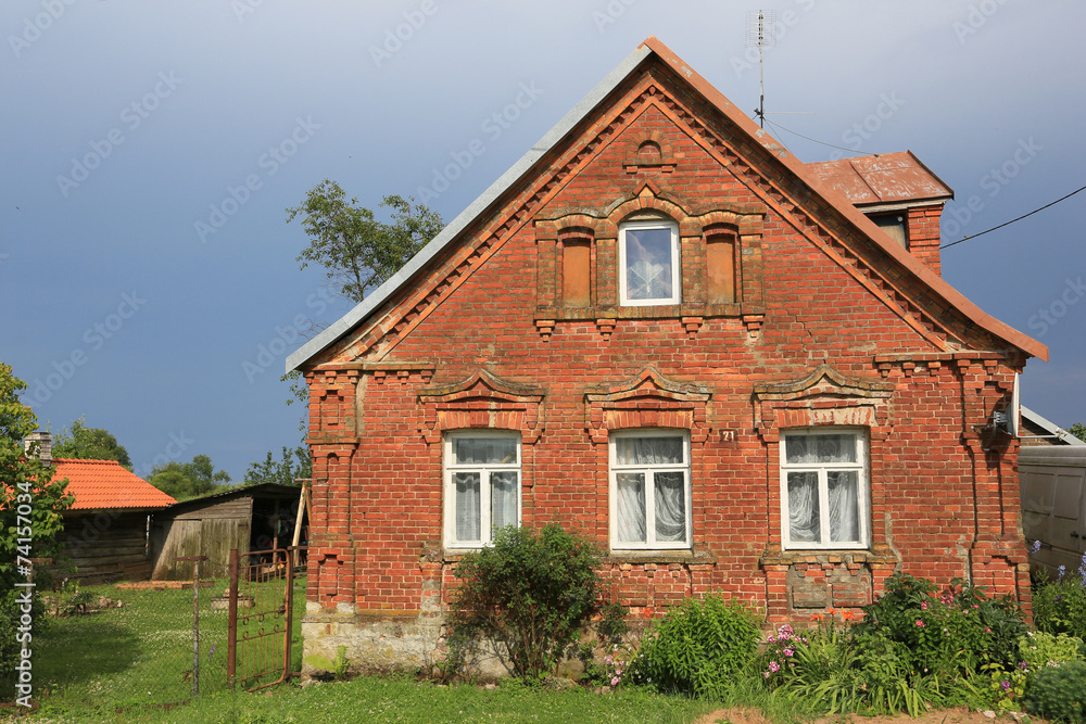 Ziegelsteinhaus im Baltikum