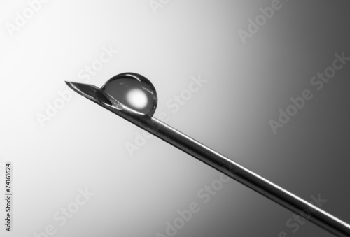 Syringe needle with droplet