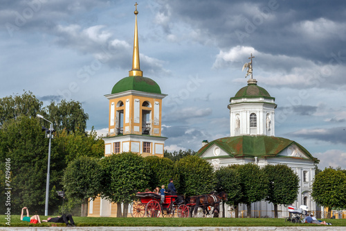 Canvas Print Pond and temple of the all-mercrk Kuskovo,iful Saviour in the Pa