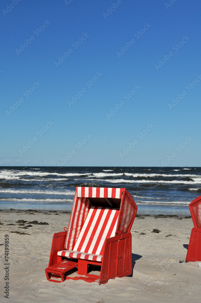 rot-weiß gestreifter Strandkorb in Prora rot-weiß gestreifter Strandkorb in Prora