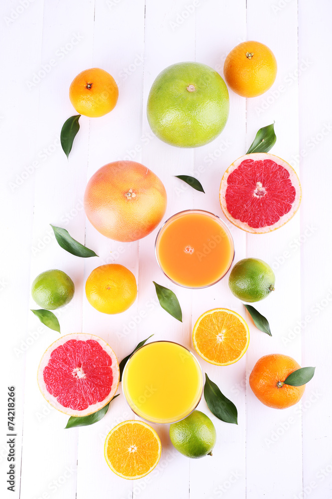 Naklejka premium Juices and many citrus close-up