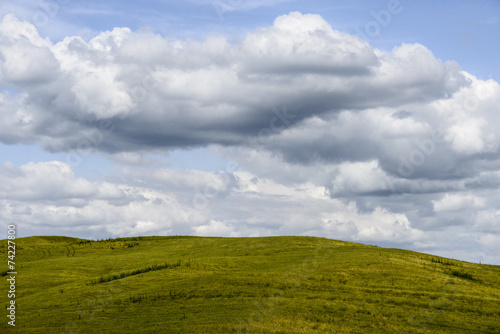 Wolken   ber dem H  gel