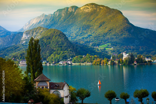 Annecy Lake with sailboat © Pearl Media