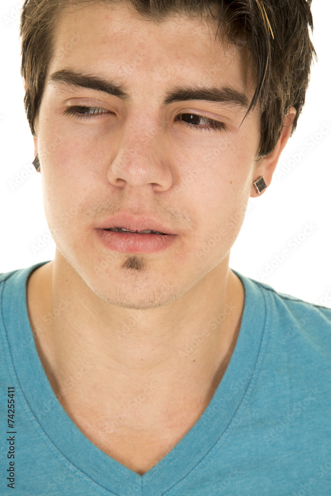 Obraz premium man in blue shirt head shot look serious to side