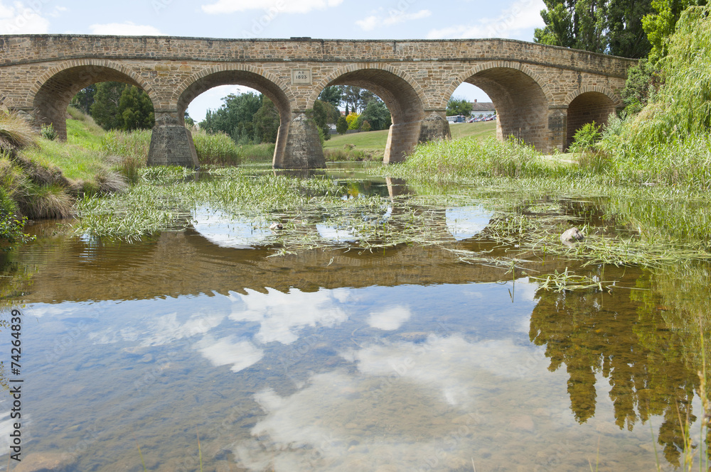 Fototapeta premium Pioneer Stone Bridge in Richmond, Tasmania, Australia