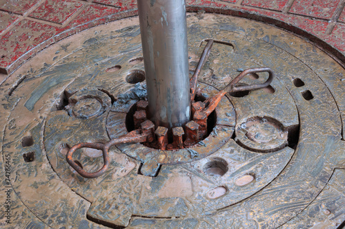 Φωτογραφία Non magnetic drill collar and slip in the rotary table of oil we