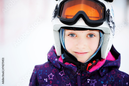 Young girl skier in winter resort © Alinute