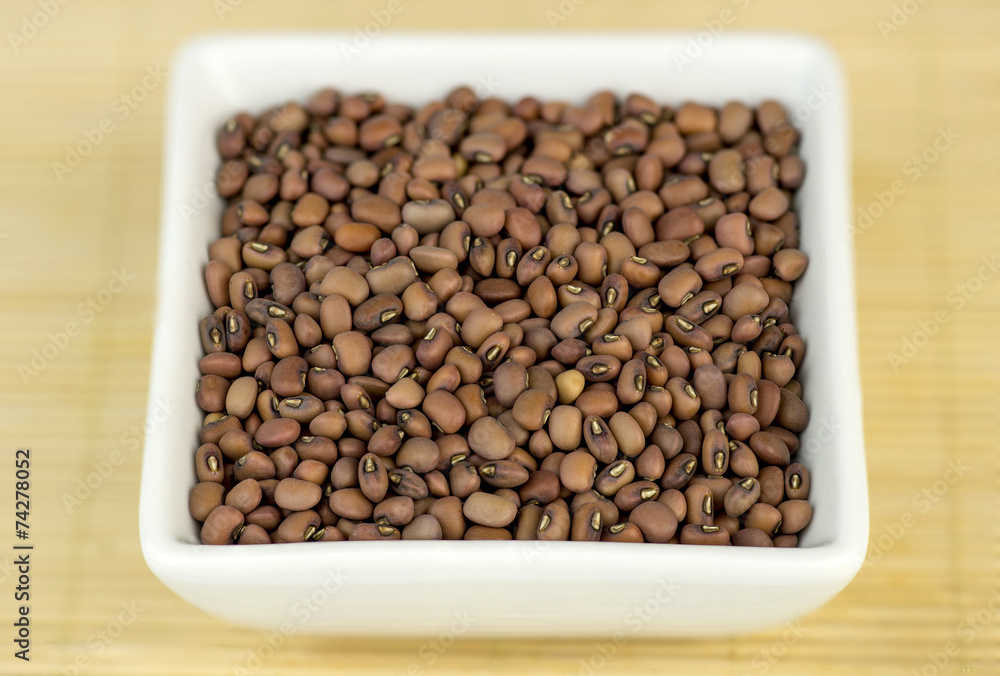 Fototapeta premium Red beans in white bowl