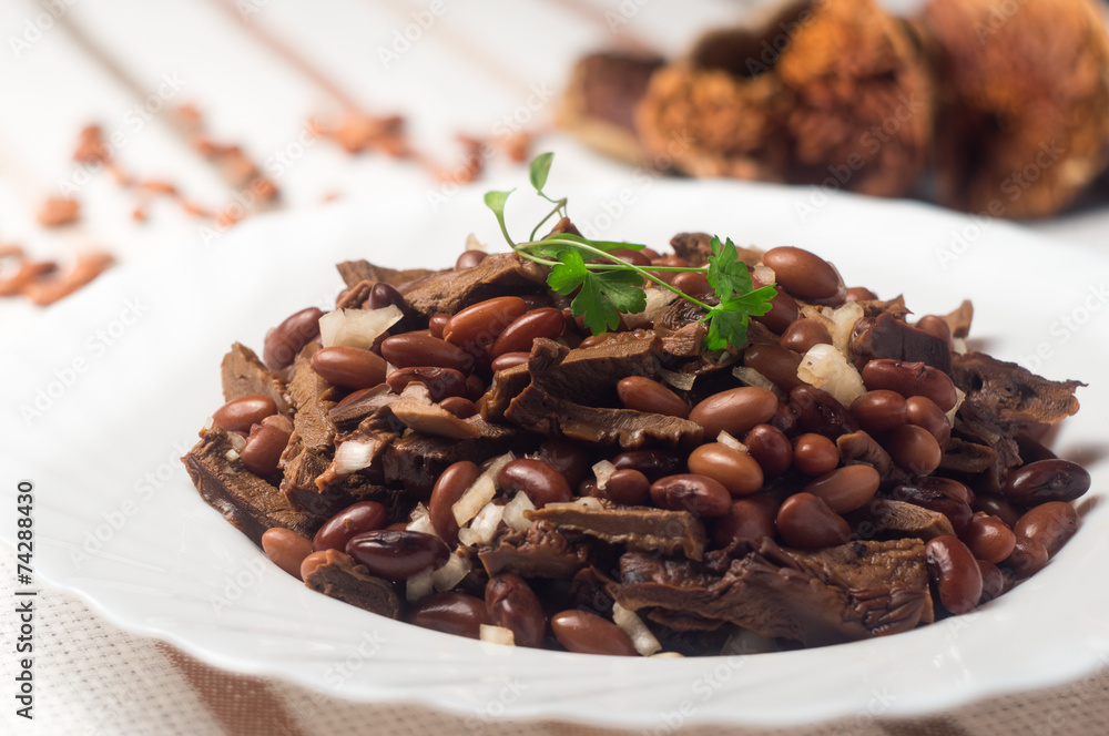 Side dish with mushrooms and beans