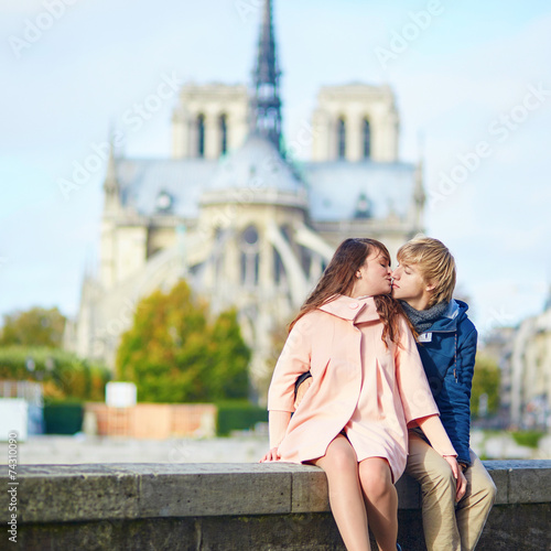 Dating couple on the Seine embankment in Paris