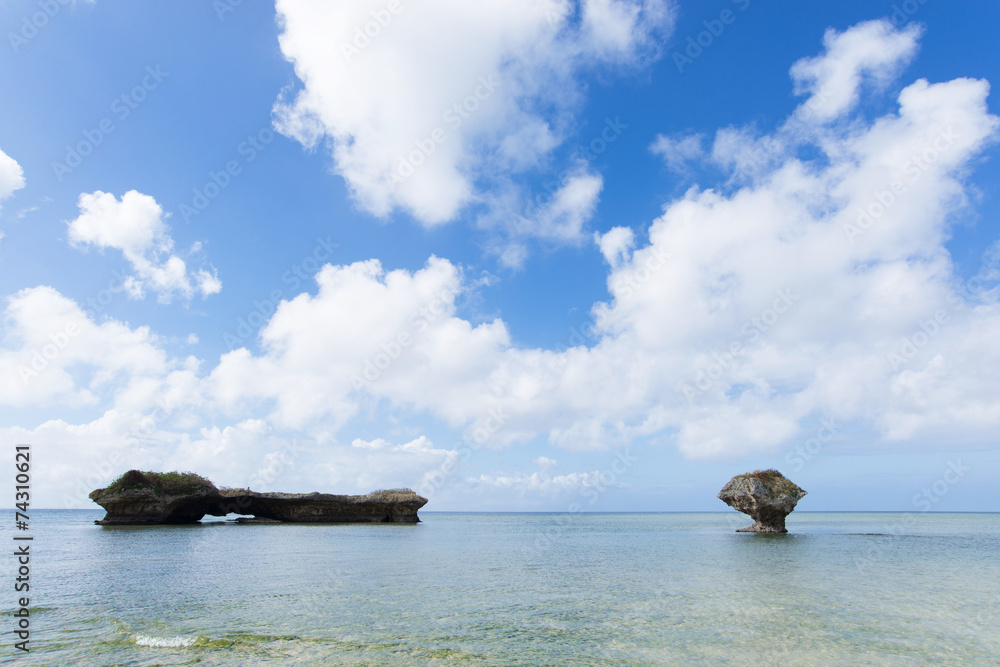 沖縄の海・渡具知ビーチ