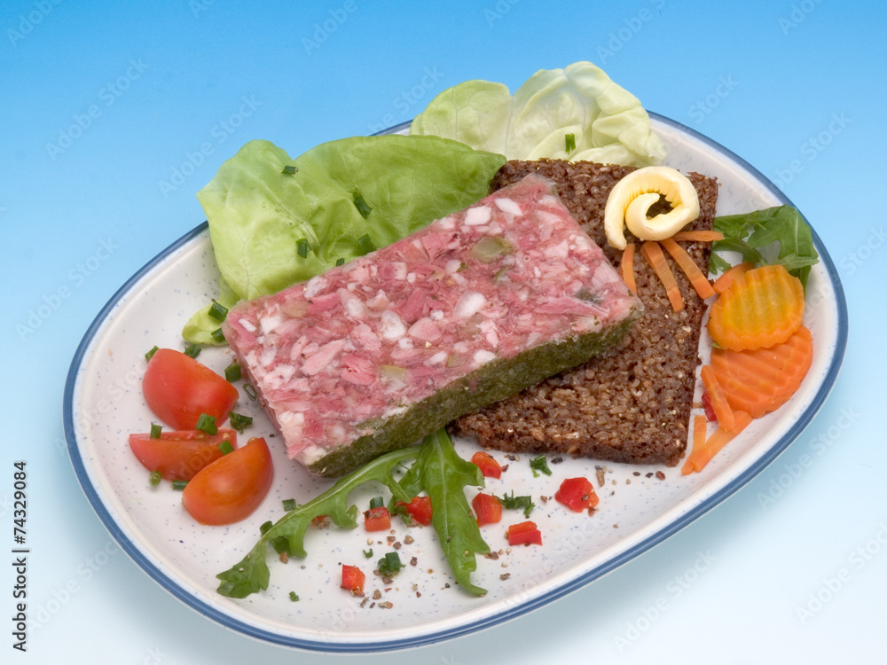 Sülzfleisch mit Schwarzbrot - deftiges Abendmahlzeit, Abendbrot