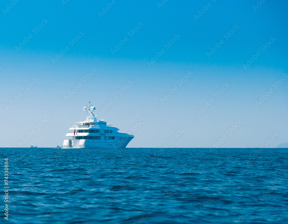 Fototapeta premium Sea Scene Luxury Cruise