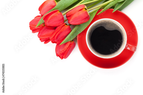 Fototapeta Naklejka Na Ścianę i Meble -  Fresh red tulips with coffee cup