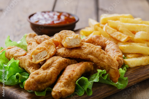 sticks breaded chicken with potatoes