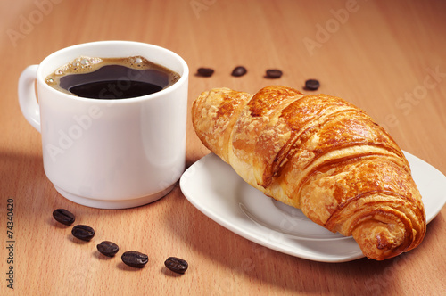 Fototapeta Naklejka Na Ścianę i Meble -  Croissant and coffee