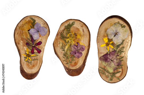 wooden picures with flowers