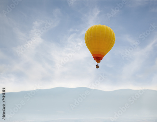 yellow balloon © zmijak