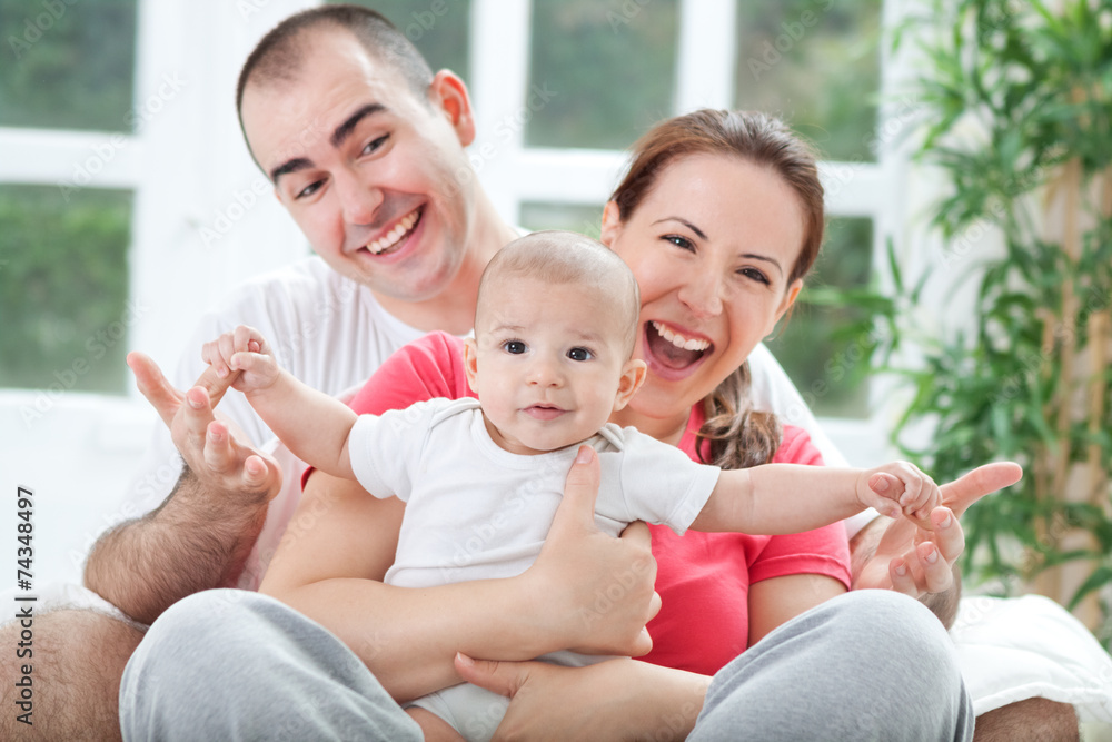 Fuuny happy smiling family photo Fuuny happy smiling family photo