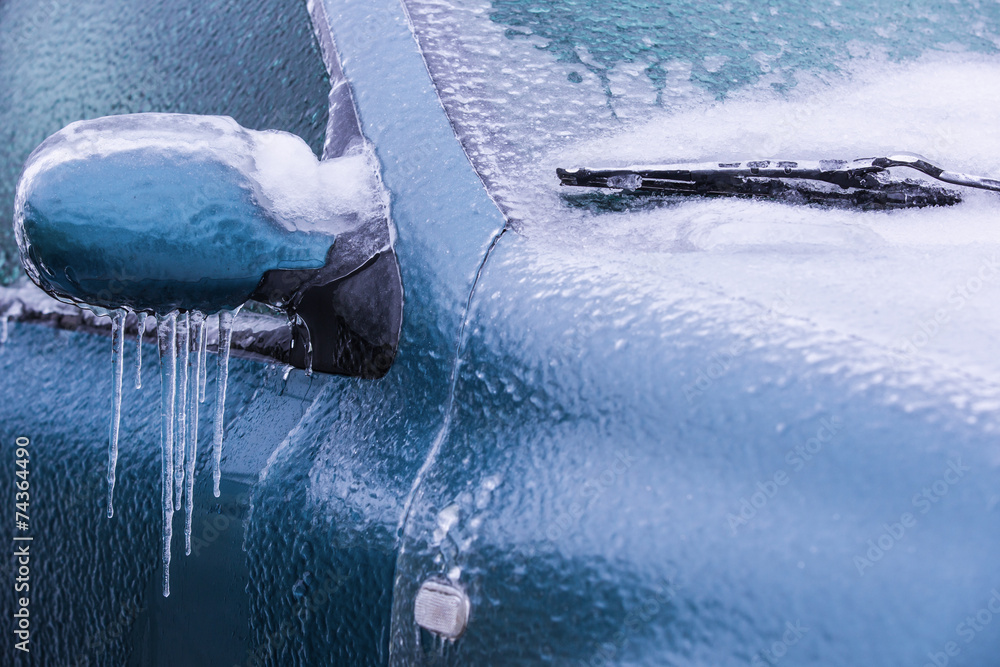 Frozen rearview mirror and wiper of the car