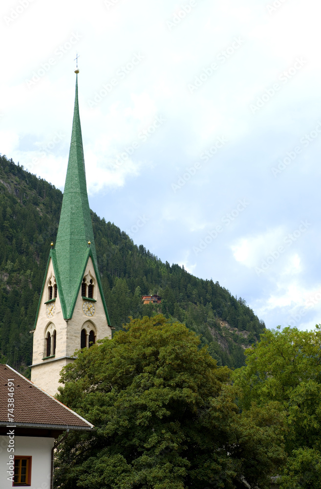 Pfarrkirche in Mayrhofen - Zillertal -  Alpen