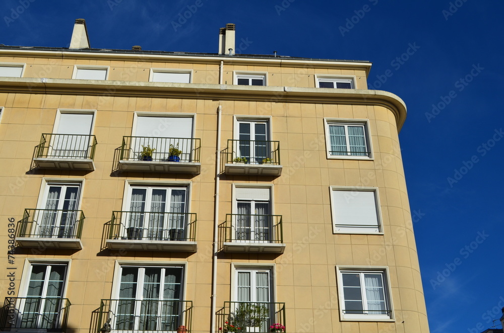 Naklejka premium Immeuble de la reconstruction (Normandie)